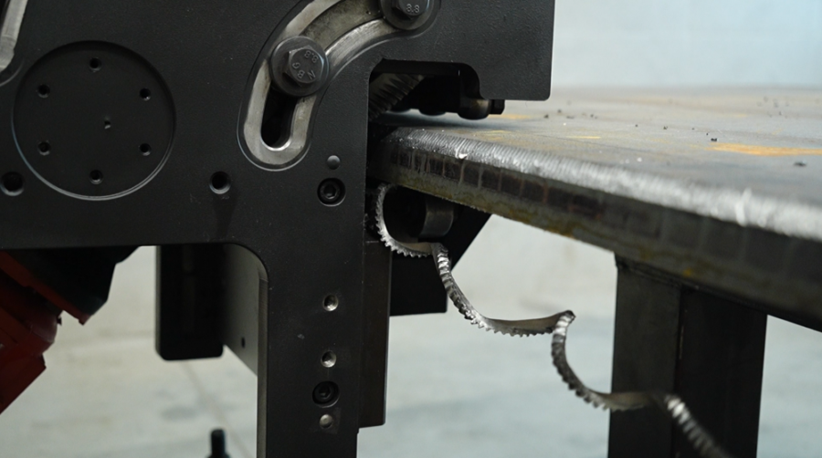 7405Up to 20 mm in a single pass with ABM-29 shearing bevelling machine.
