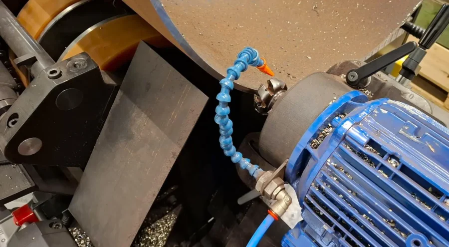 Top view of PRO-40 PBS 2 air cooling system pointed to milling head