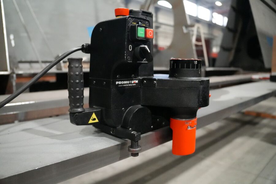 Scopri ABM‑R5, la nuova smussatrice automatica per raggiare